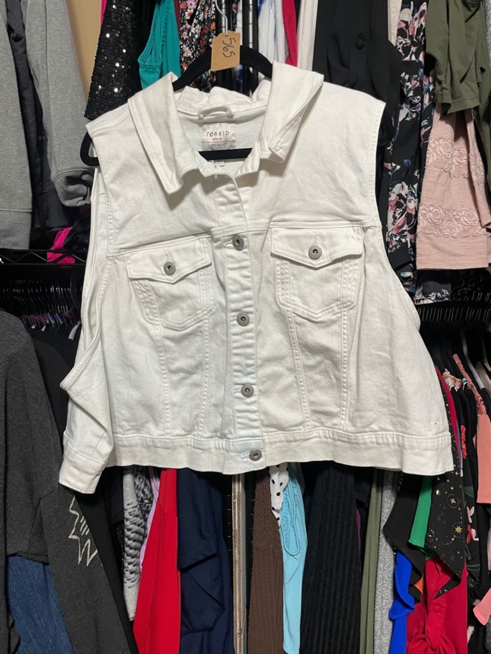 #565 size 5 torrid White Denim Vest with Chest Pockets